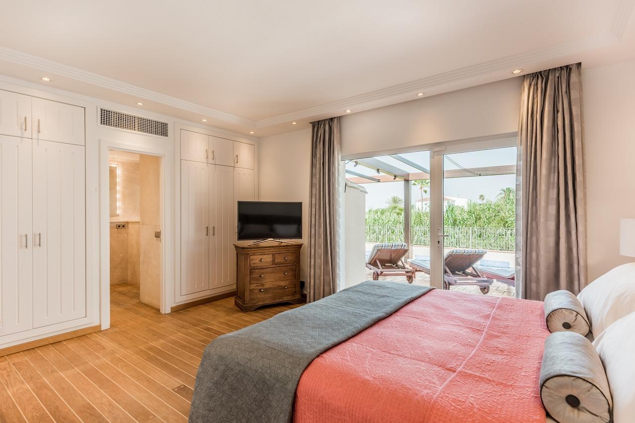 The Residence By The Beach House Μαρμπέλλα Εξωτερικό φωτογραφία